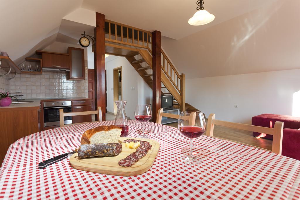 Vineyard Cottage Lustek Novo Mesto Habitación foto
